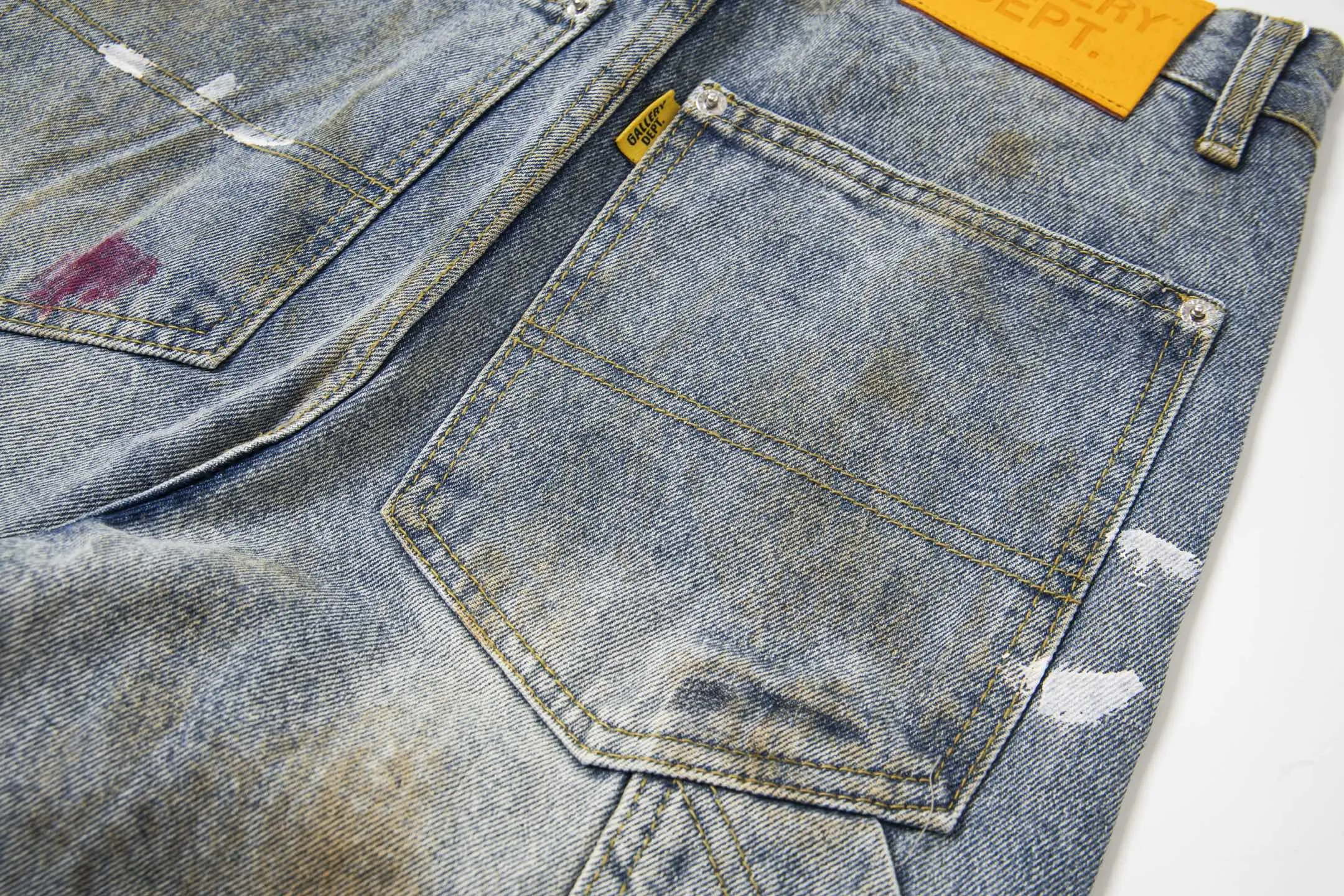 #8179 P260💰 GALLERY DEPT. Vintage splash-ink hole-cut logging, spray-dirty mud-dyed loose washed jeans - truly restore the ultimate texture of Vintage - original hardware accessories washed and other elevators, QR code analysis are all purchased from the original factory, high degree of restoration, you are welcome to compare with a certain product ~ - Three-dimensional version Loose and comfortable, not picky about the figure, tall and slim, factory Seiko, original quality control, same style for men and women, can be matched with couples, versatile recommendation Essential jeans for all seasons - sizes: 28 30 32 34 36